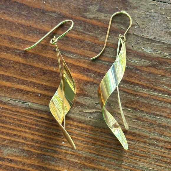 14k Gold Twist Dangle Earrings
